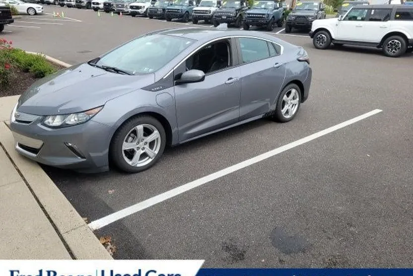 2018 Chevrolet Volt LT photo 1