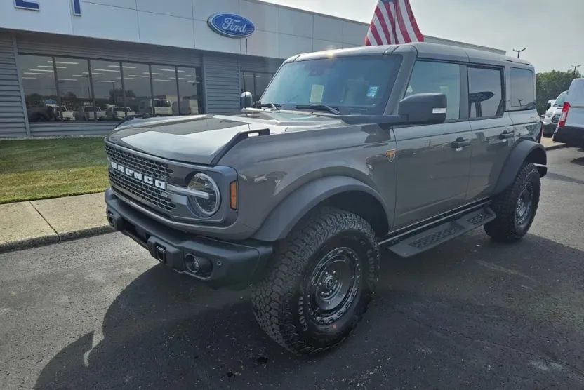 2025 Ford Bronco Badlands photo 1