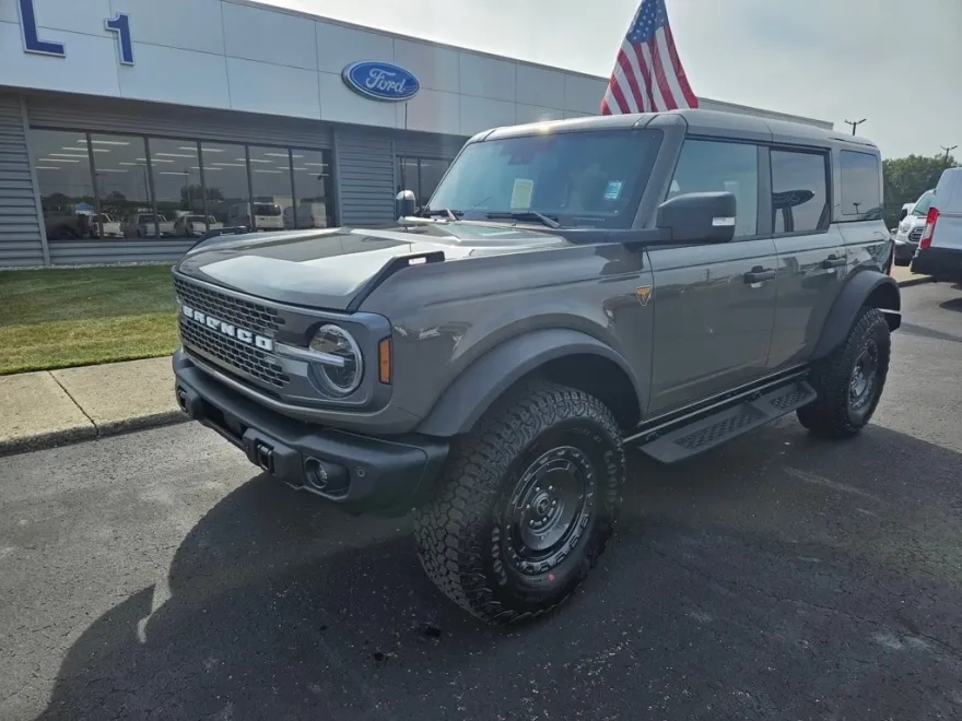 2025 Ford Bronco Badlands photo 1