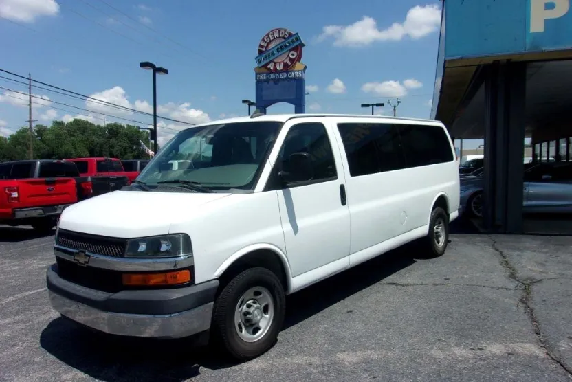 2017 Chevrolet Express LT 3500 photo 1