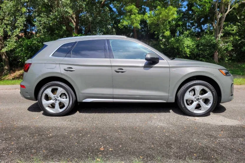 2023 Audi Q5 S line Premium Plus 45 TFSI photo 1