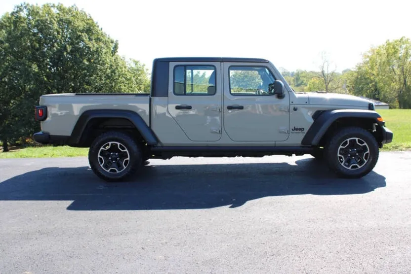 2020 Jeep Gladiator Sport photo 1