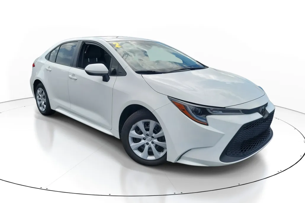 2022 Toyota Corolla LE photo 1