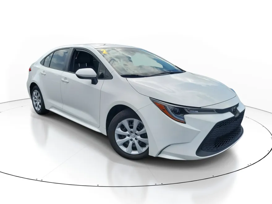 2022 Toyota Corolla LE photo 1