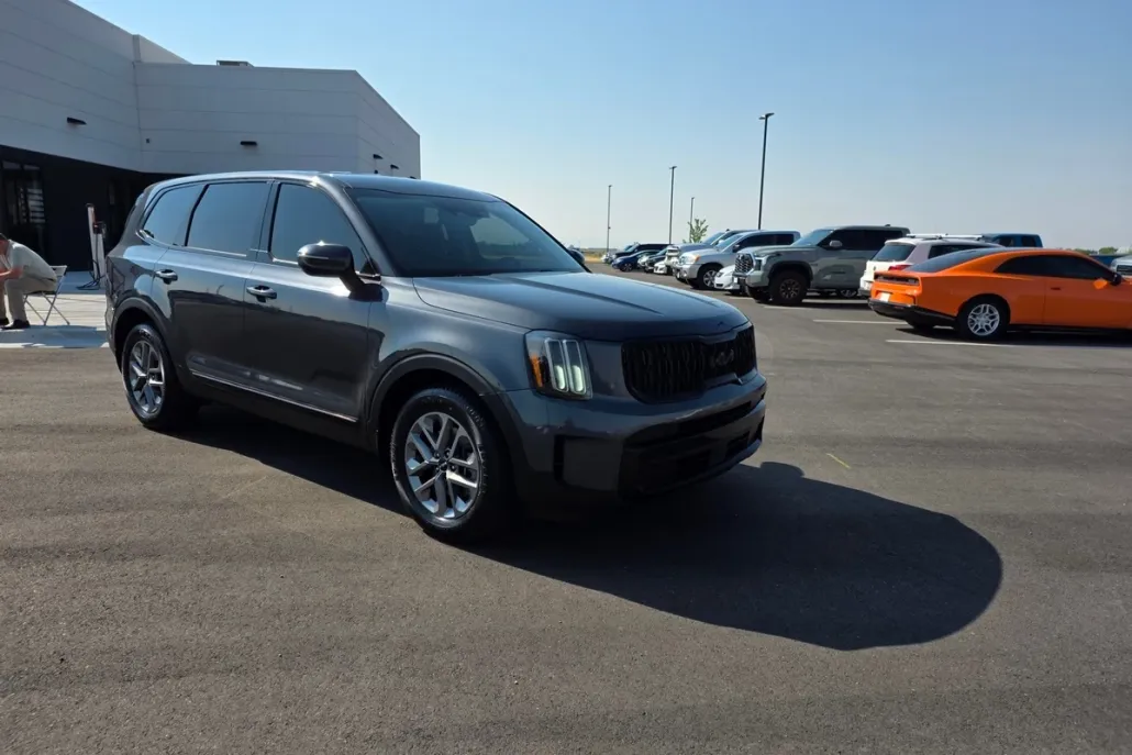 2023 Kia Telluride LX photo 1
