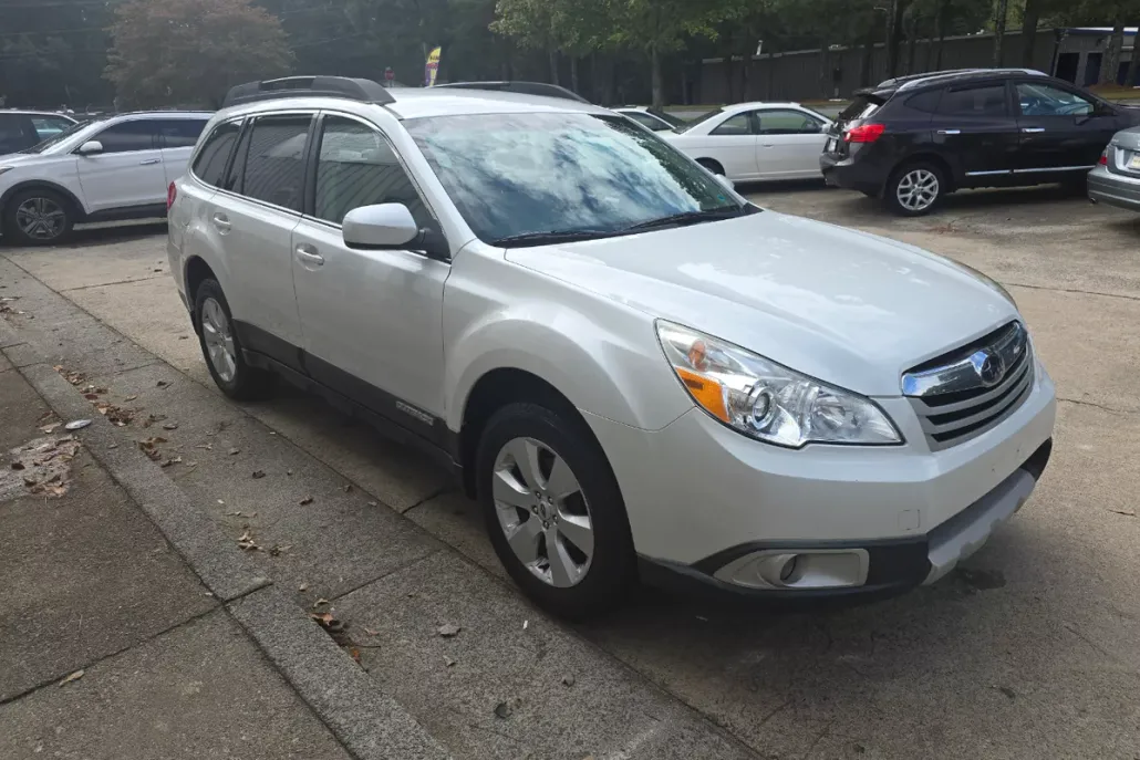 2012 Subaru Outback 2.5i Limited photo 1