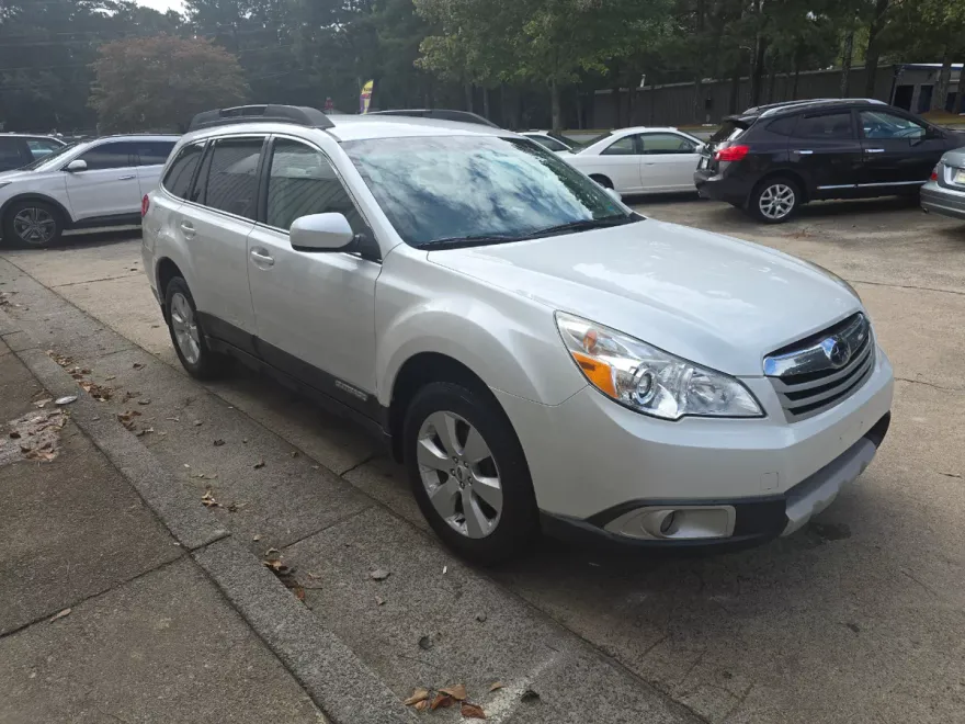 2012 Subaru Outback 2.5i Limited photo 1