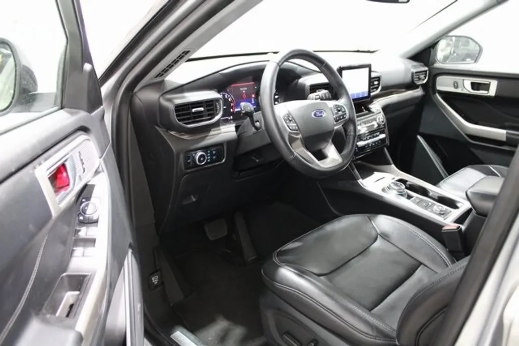 2023 Ford Explorer Limited photo 1