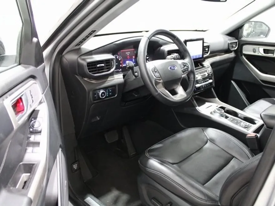 2023 Ford Explorer Limited photo 1