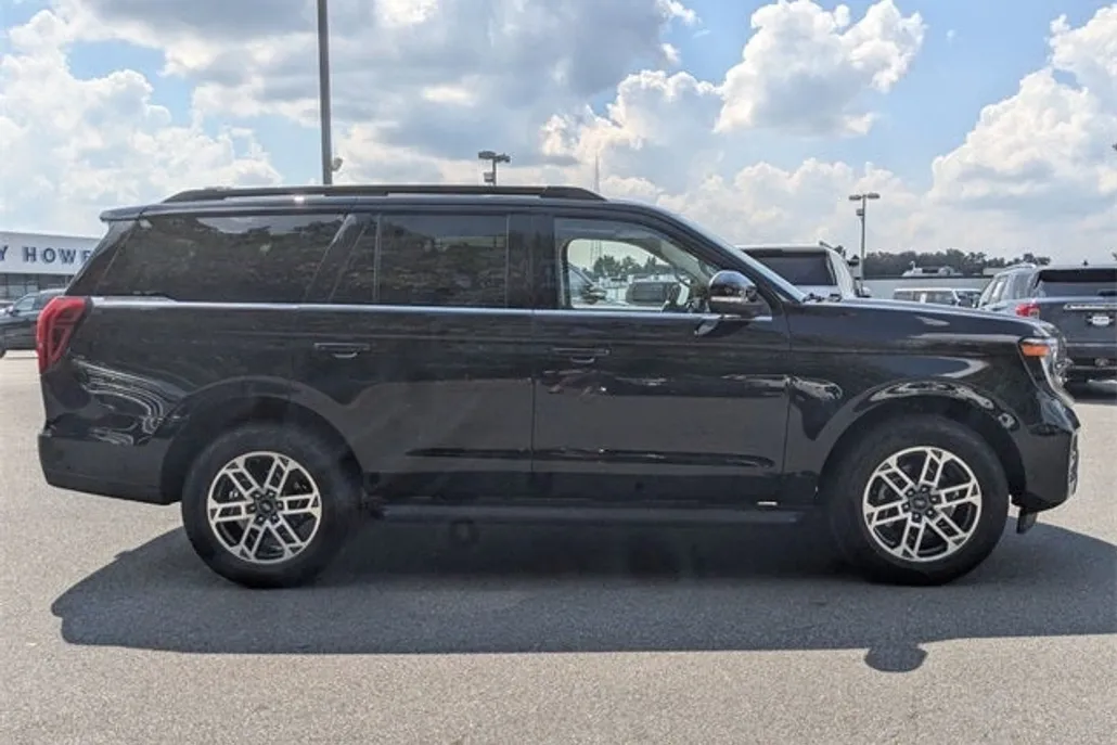 2025 Ford Expedition photo 1