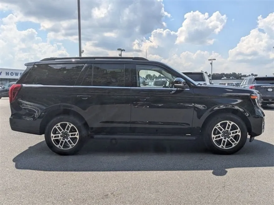 2025 Ford Expedition photo 1
