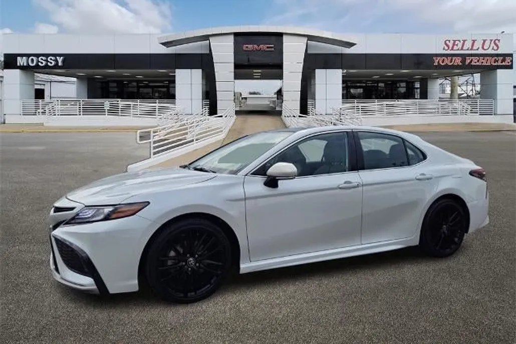 2022 Toyota Camry XSE photo 1
