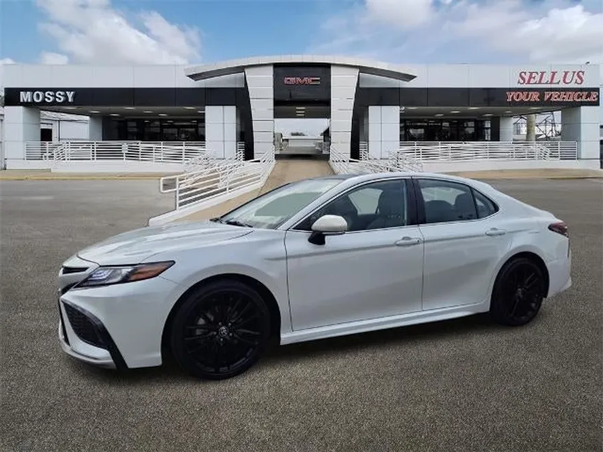 2022 Toyota Camry XSE photo 1