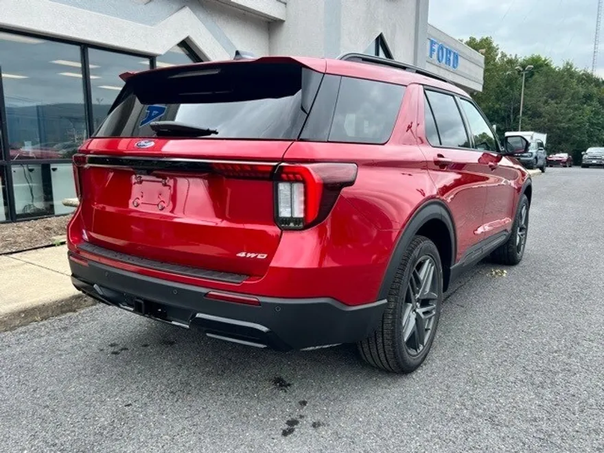 2025 Ford Explorer ST-Line photo 1