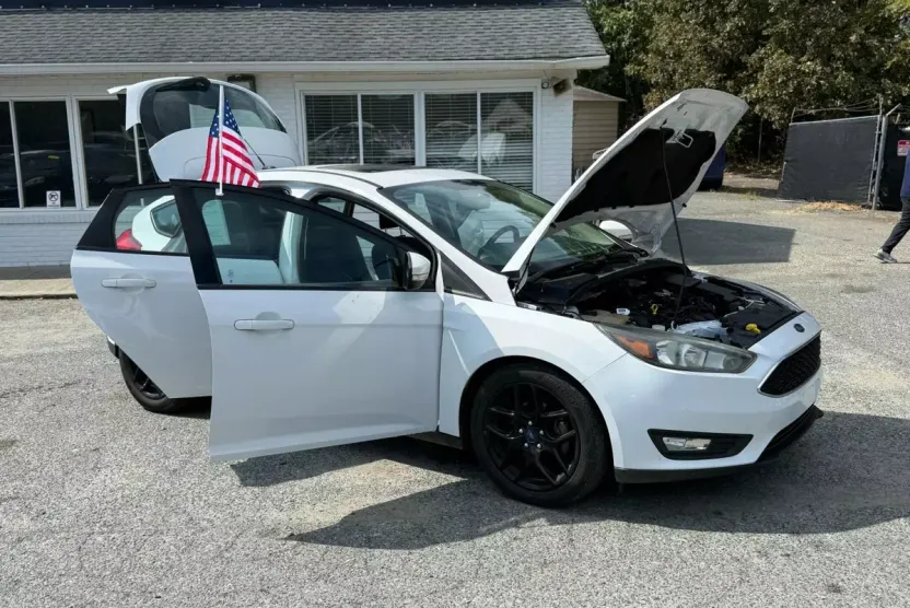 2016 Ford Focus SE photo 1