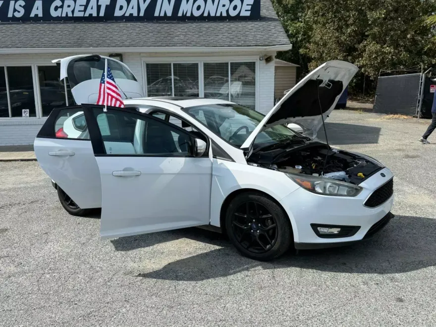 2016 Ford Focus SE photo 1