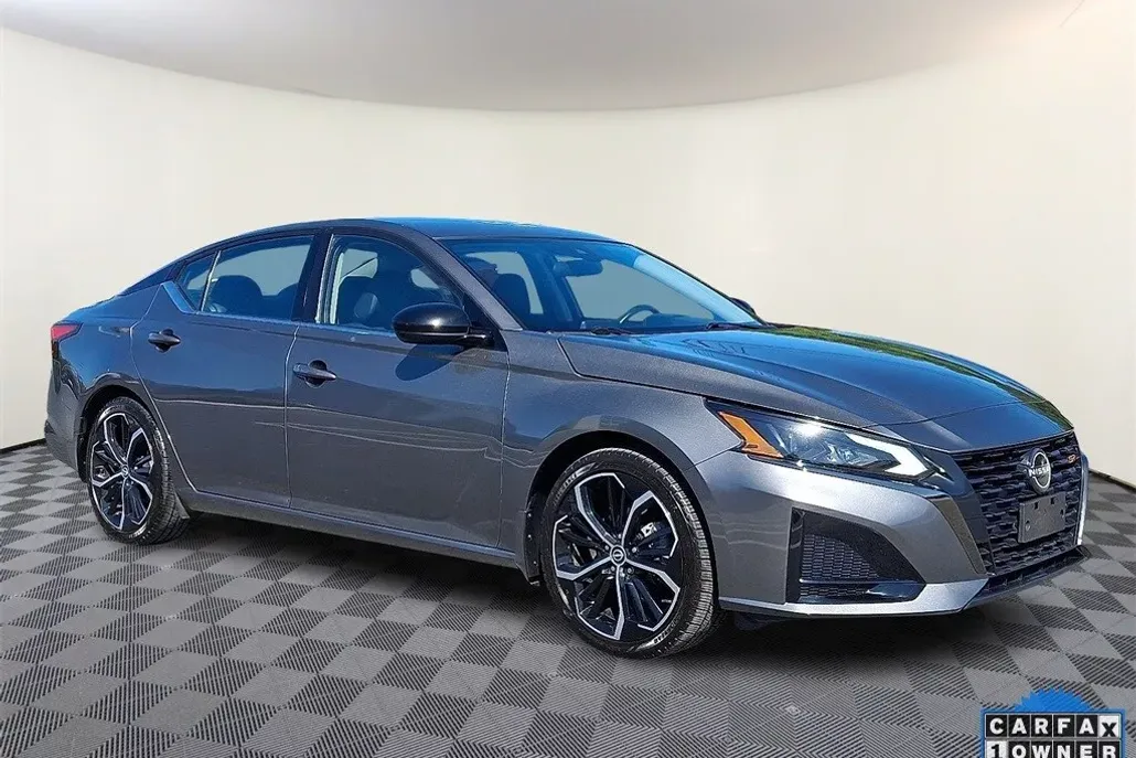 2024 Nissan Altima 2.5 SR photo 1