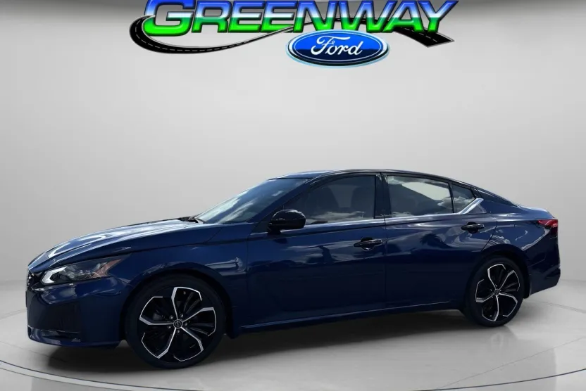 2023 Nissan Altima 2.5 SR photo 1
