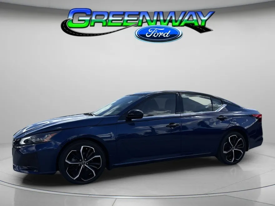 2023 Nissan Altima 2.5 SR photo 1
