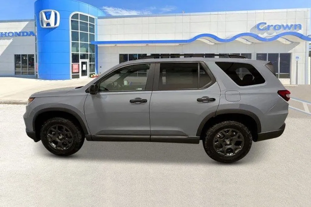 2025 Honda Pilot TrailSport photo 1