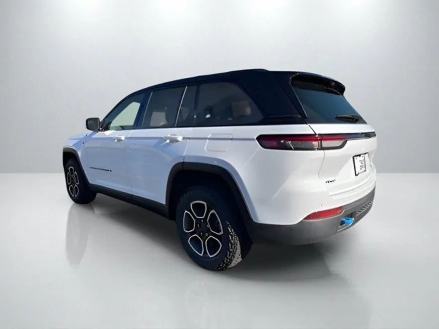 2024 Jeep Grand Cherokee 4xe Trailhawk photo 3