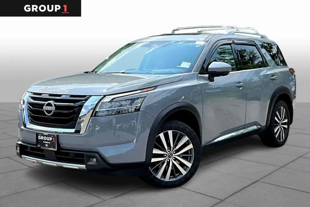 2022 Nissan Pathfinder Platinum photo 1