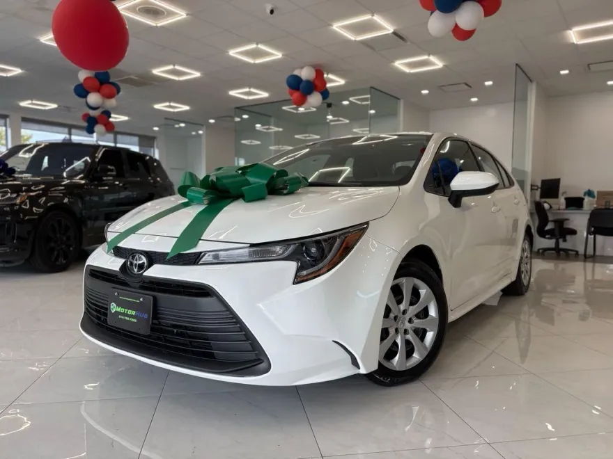 2023 Toyota Corolla LE photo 1