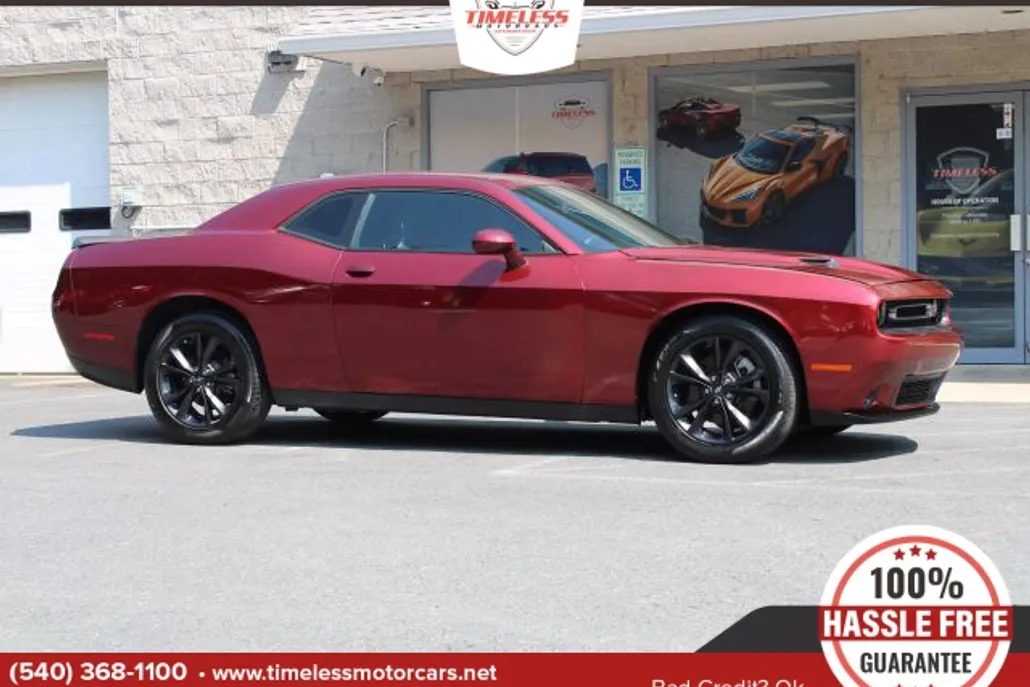 2022 Dodge Challenger SXT photo 1