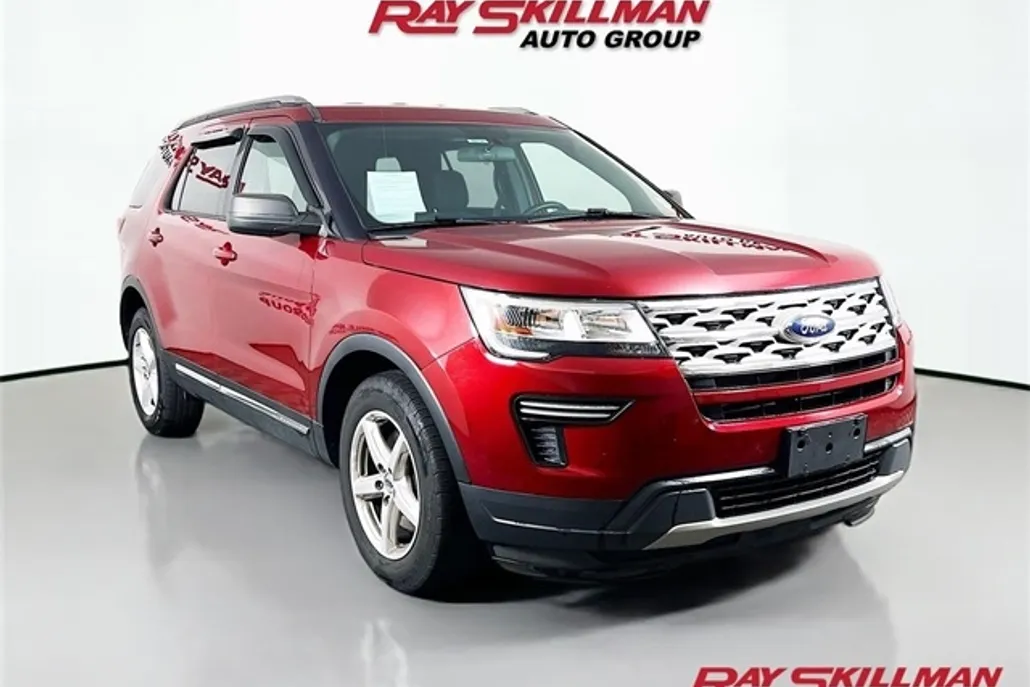2019 Ford Explorer XLT photo 1