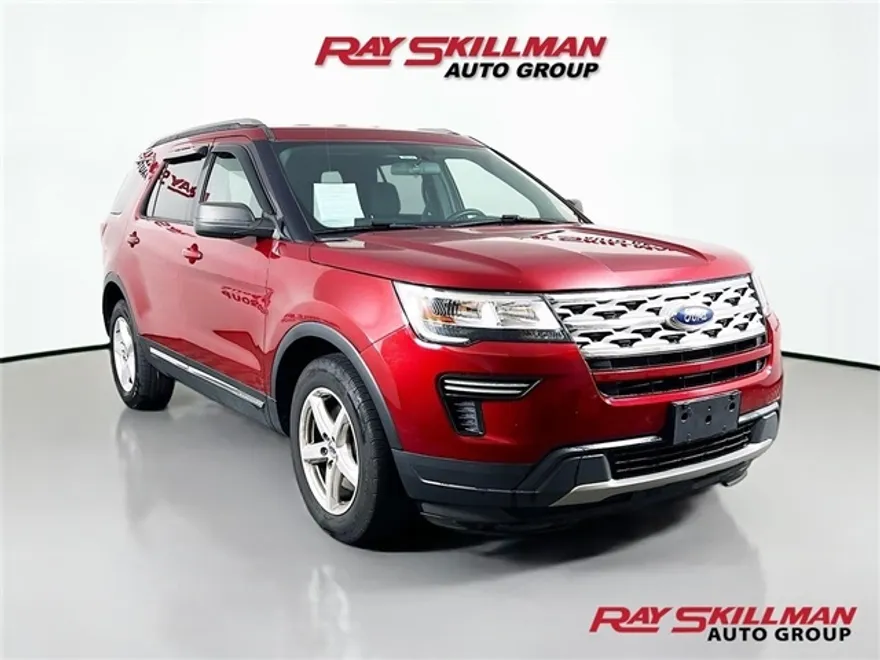 2019 Ford Explorer XLT photo 1