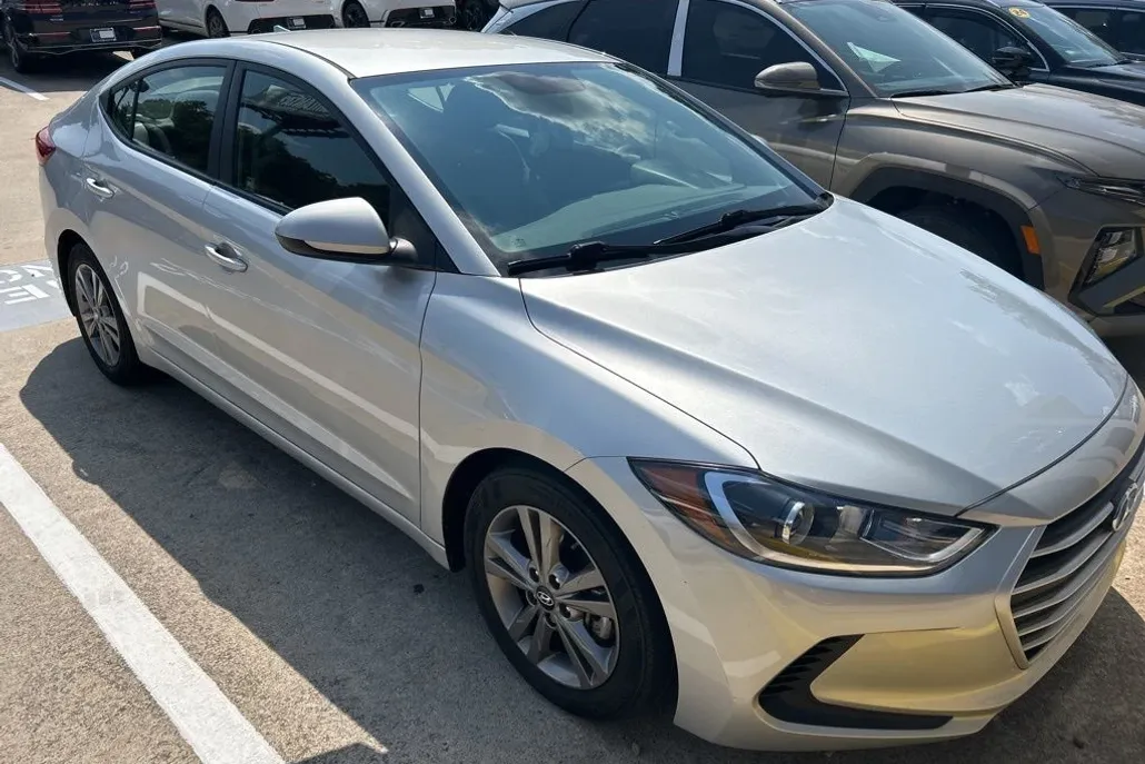 2018 Hyundai Elantra SEL photo 1