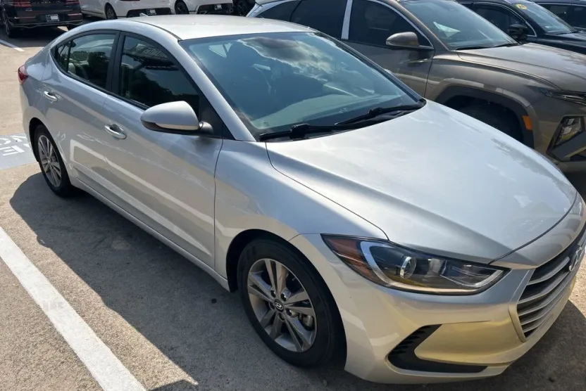 2018 Hyundai Elantra SEL photo 1
