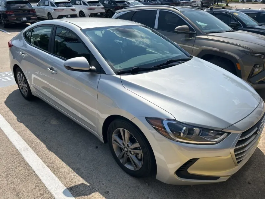 2018 Hyundai Elantra SEL photo 1