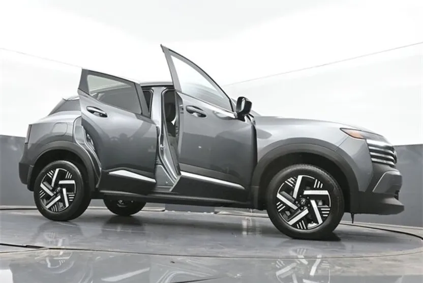 2026 Nissan Kicks SV photo 1
