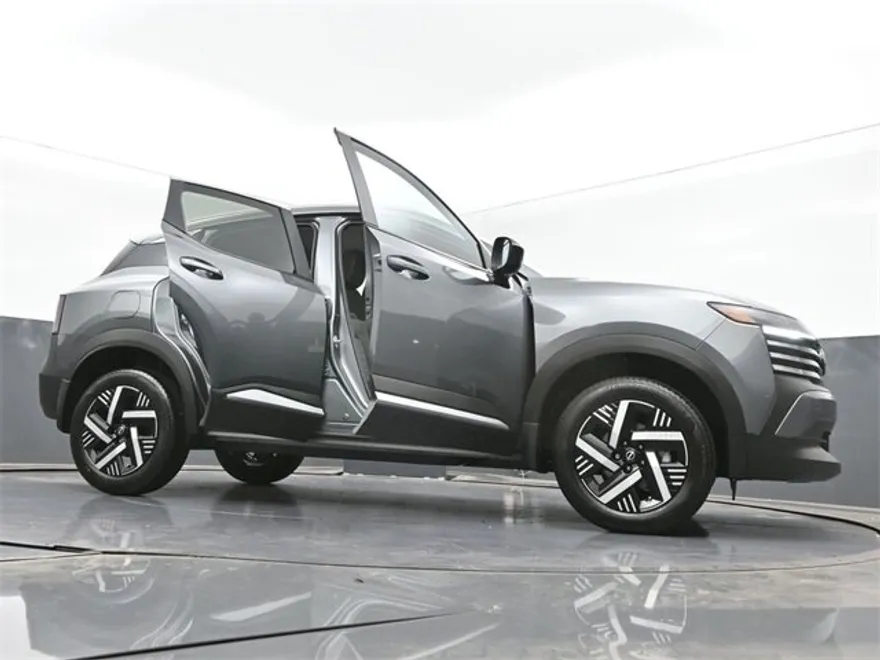 2026 Nissan Kicks SV photo 1