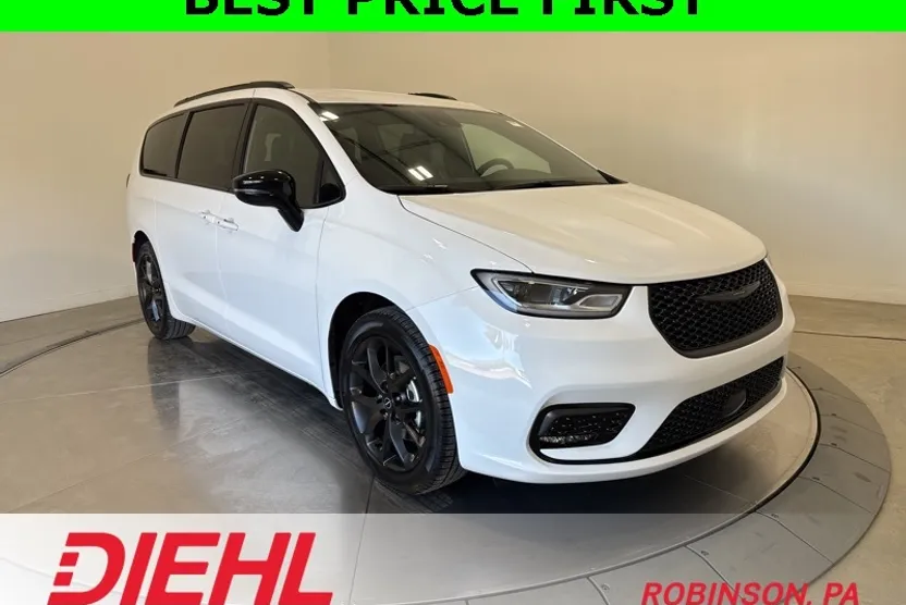 2026 Chrysler Pacifica photo 1