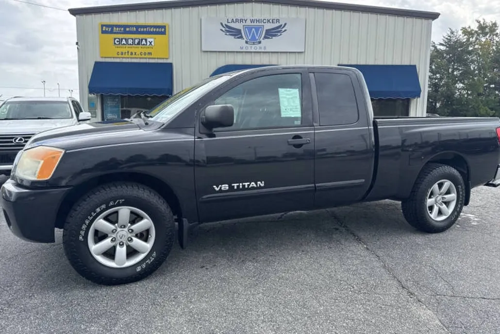 2012 Nissan Titan SV photo 1
