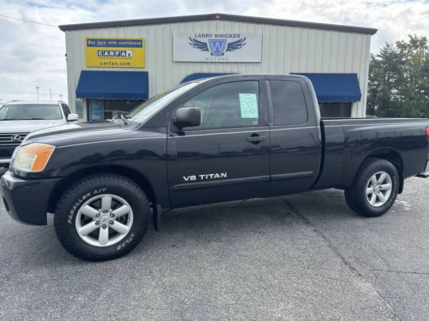 2012 Nissan Titan SV photo 1