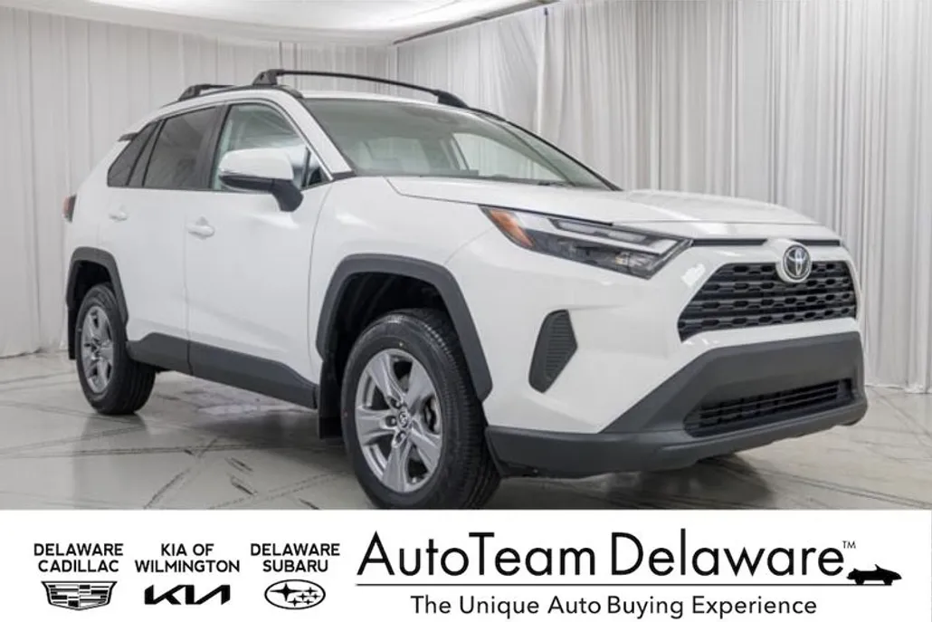 2022 Toyota RAV4 XLE photo 1