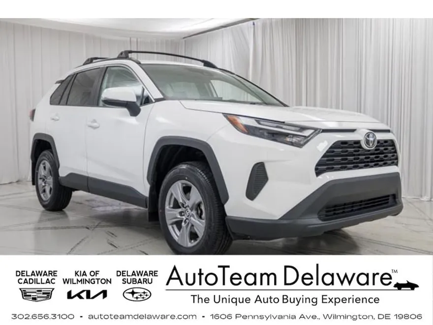 2022 Toyota RAV4 XLE photo 1