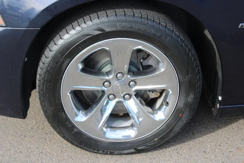 2011 Dodge Charger R/T Plus photo 1