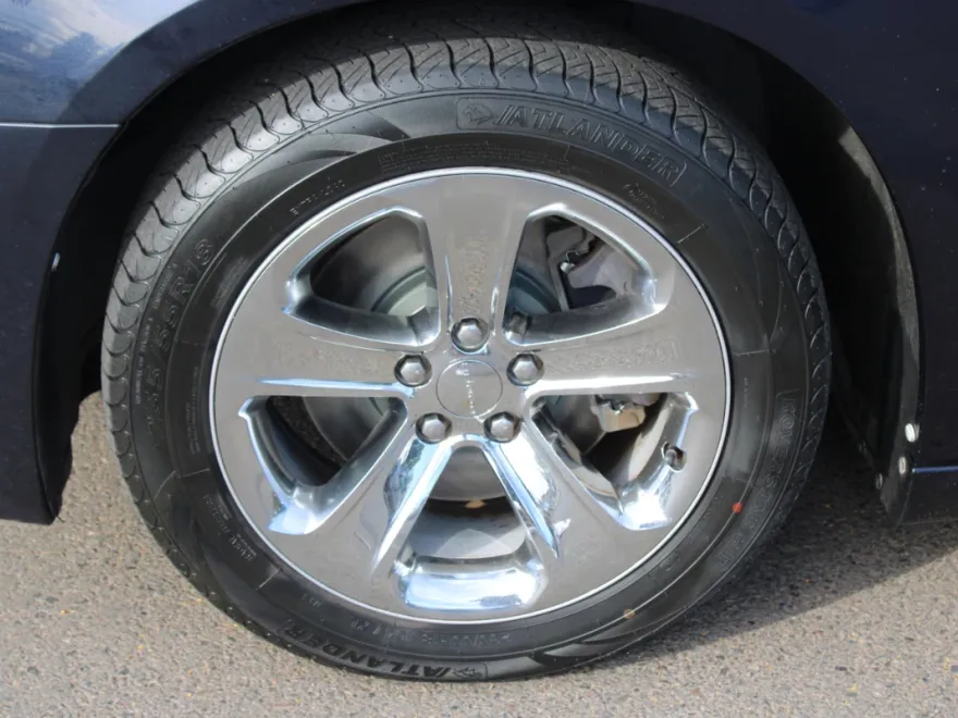 2011 Dodge Charger R/T Plus photo 1
