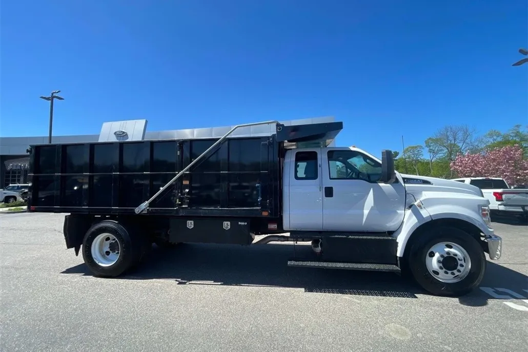 2023 Ford F-650 Base SuperCab photo 1
