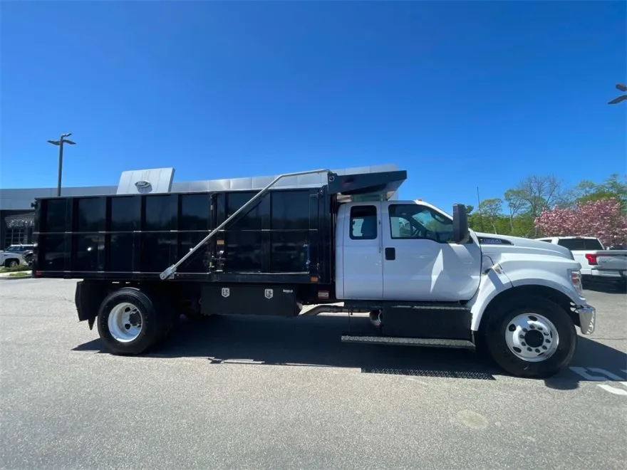 2023 Ford F-650 Base SuperCab photo 1