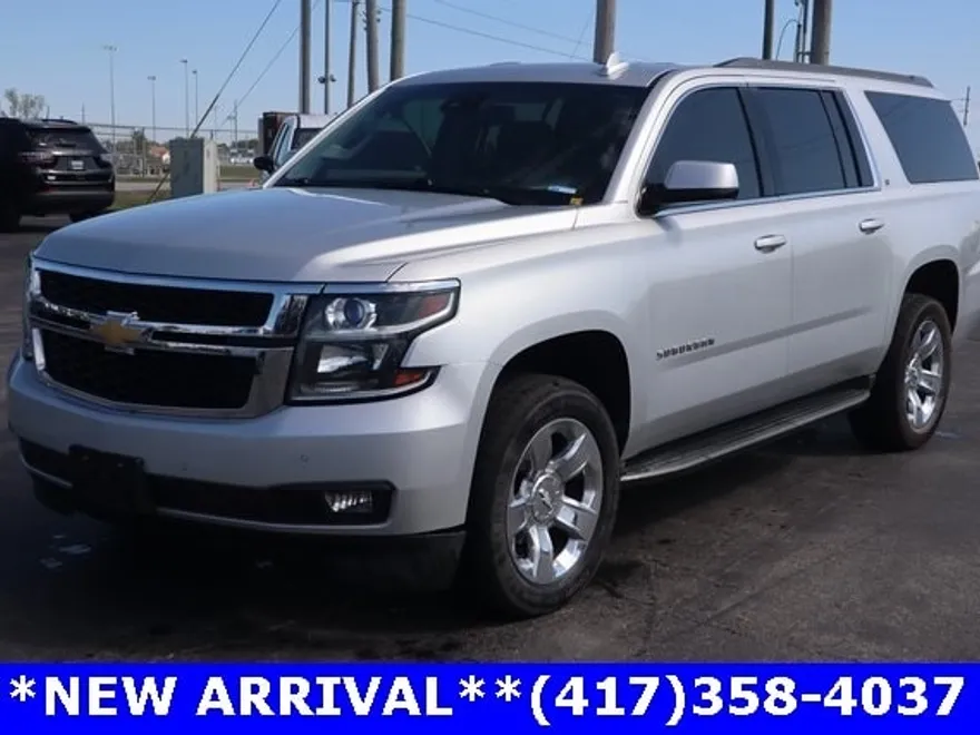 2016 Chevrolet Suburban LT photo 1