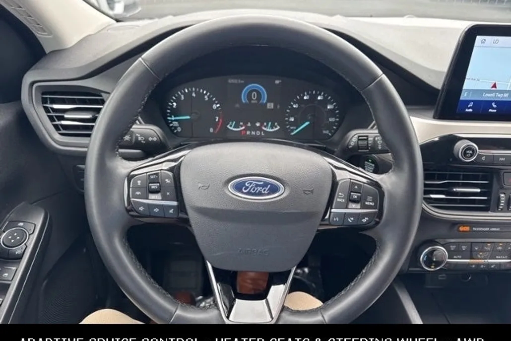 2022 Ford Escape SEL photo 1