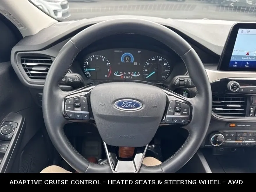 2022 Ford Escape SEL photo 1