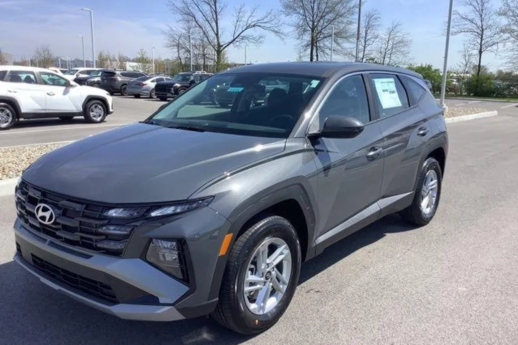 2025 Hyundai Tucson SE photo 1
