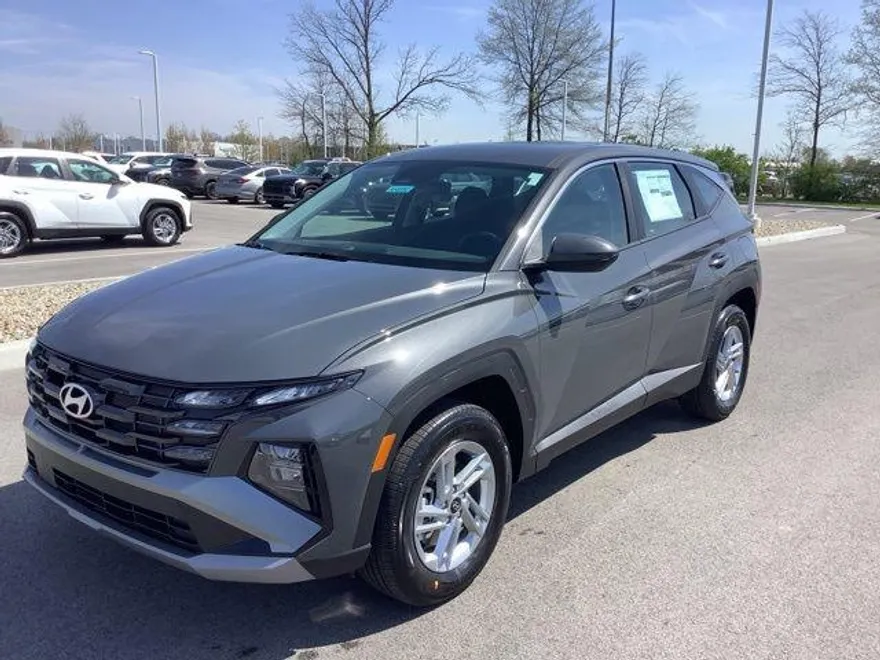 2025 Hyundai Tucson SE photo 1
