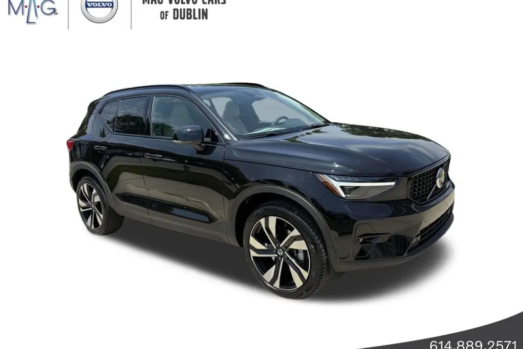 2026 Volvo XC40 photo 1